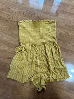 American Eagle romper with pockets